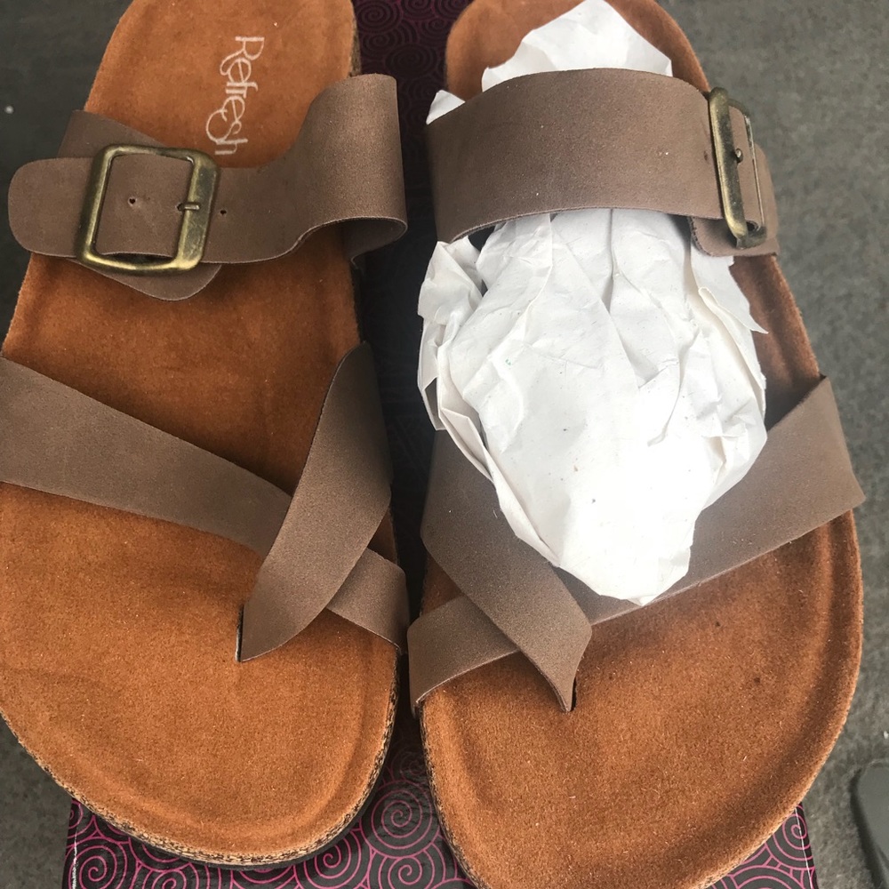 New size 8 sandals